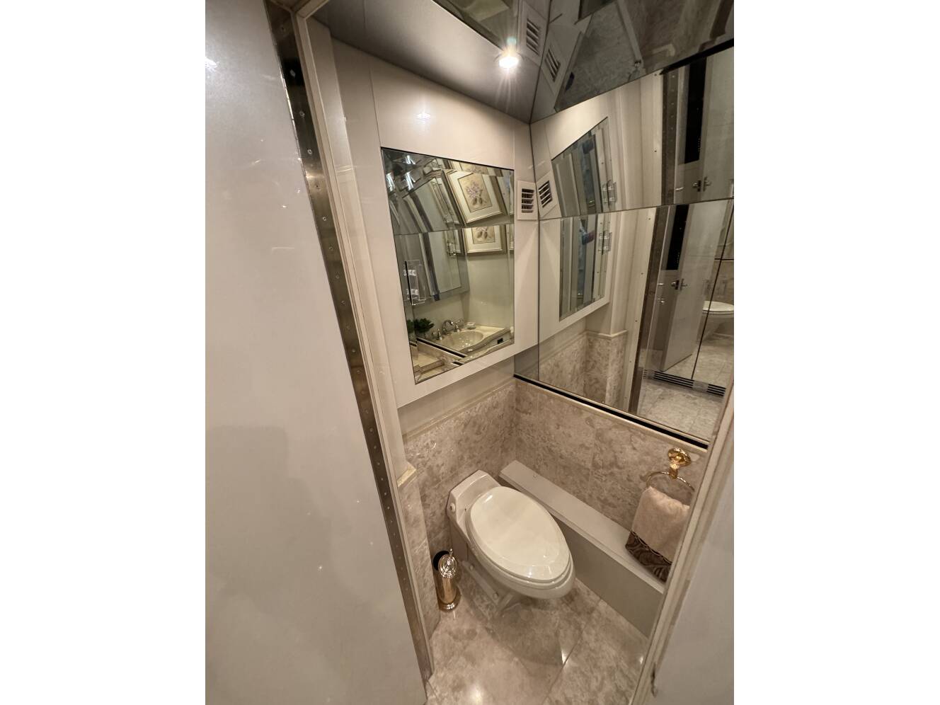 A photo of this 2000 Prevost LIBERTY 