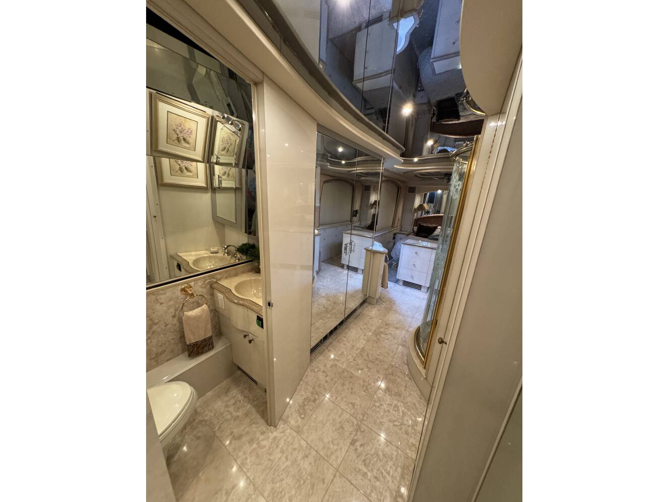A photo of this 2000 Prevost LIBERTY 