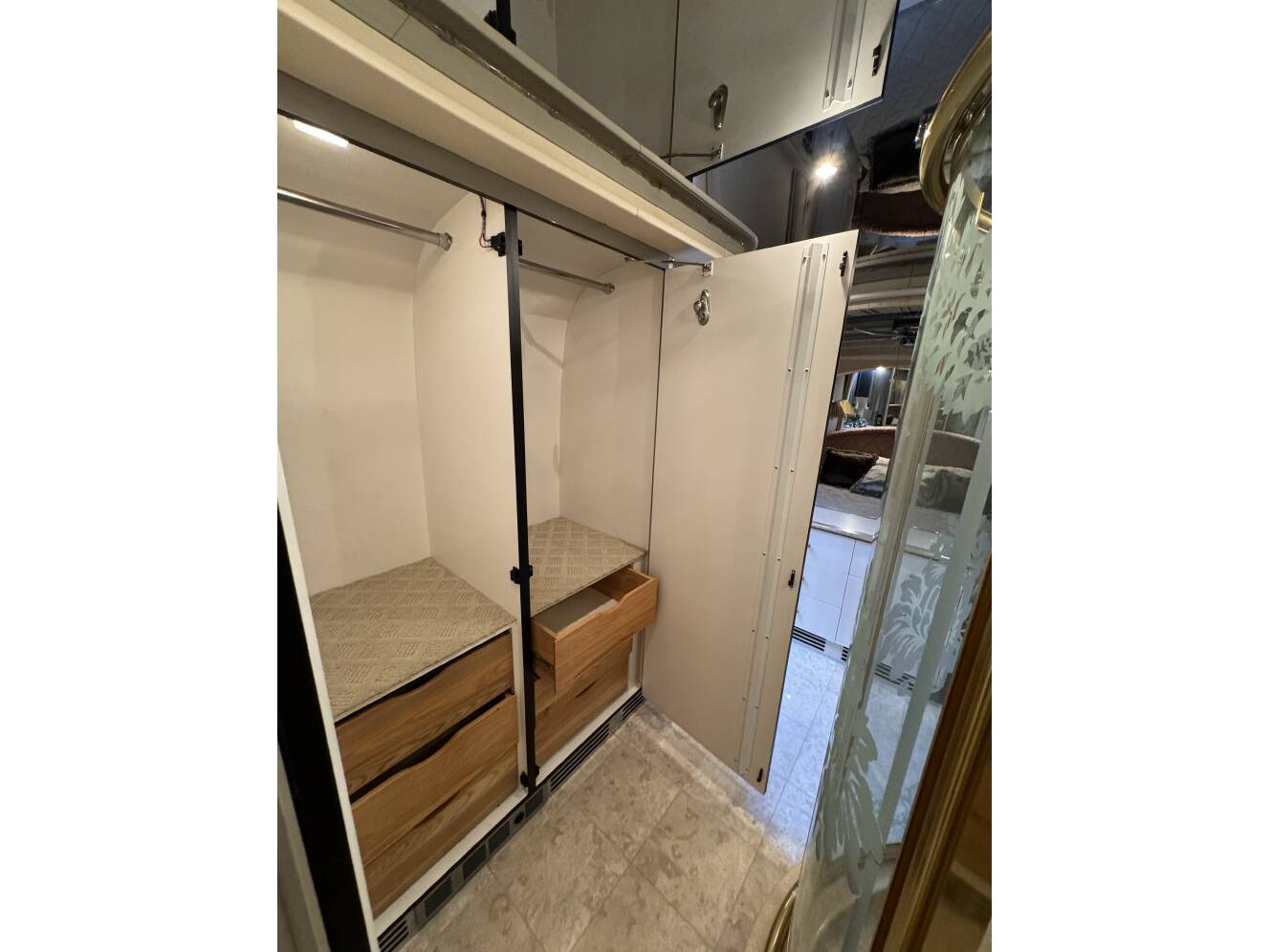 A photo of this 2000 Prevost LIBERTY 