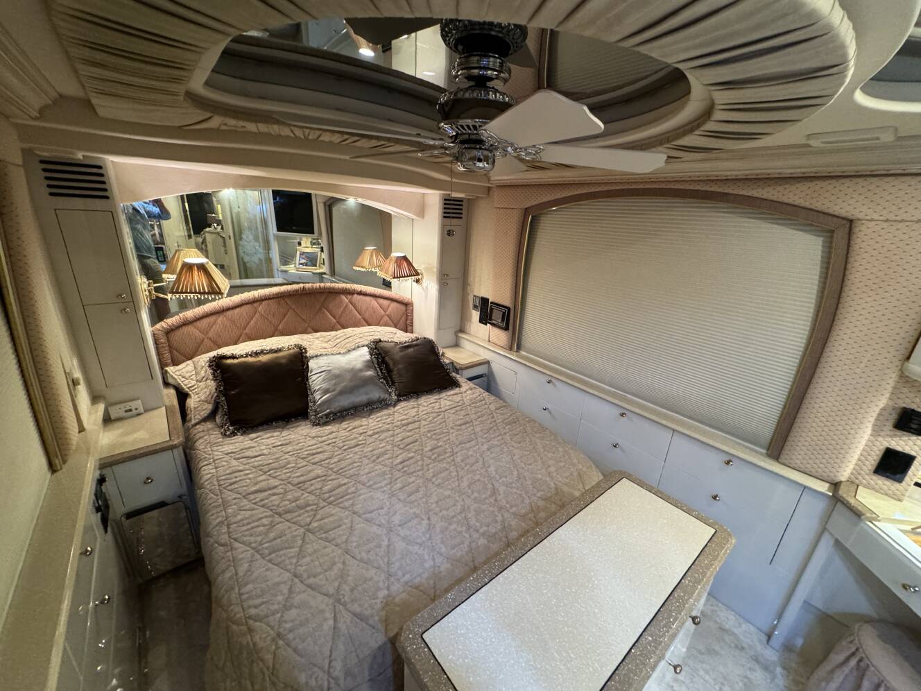 A photo of this 2000 Prevost LIBERTY 