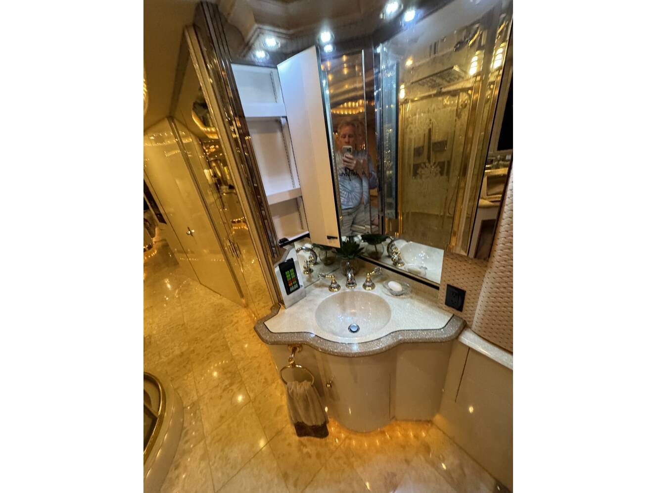 A photo of this 2000 Prevost LIBERTY 
