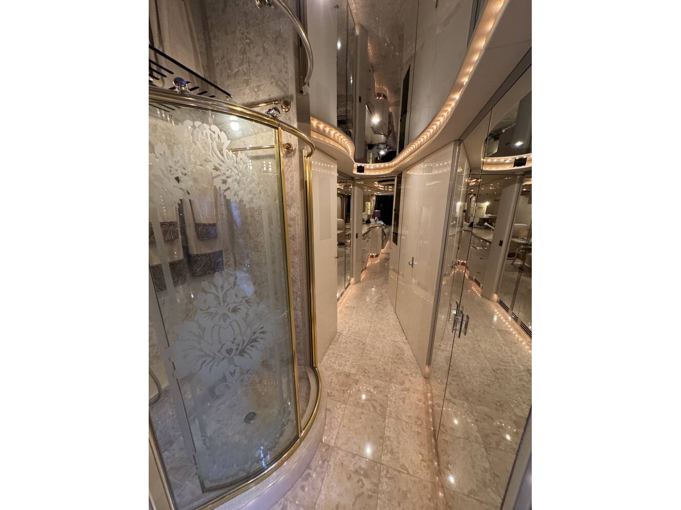 A photo of this 2000 Prevost LIBERTY 