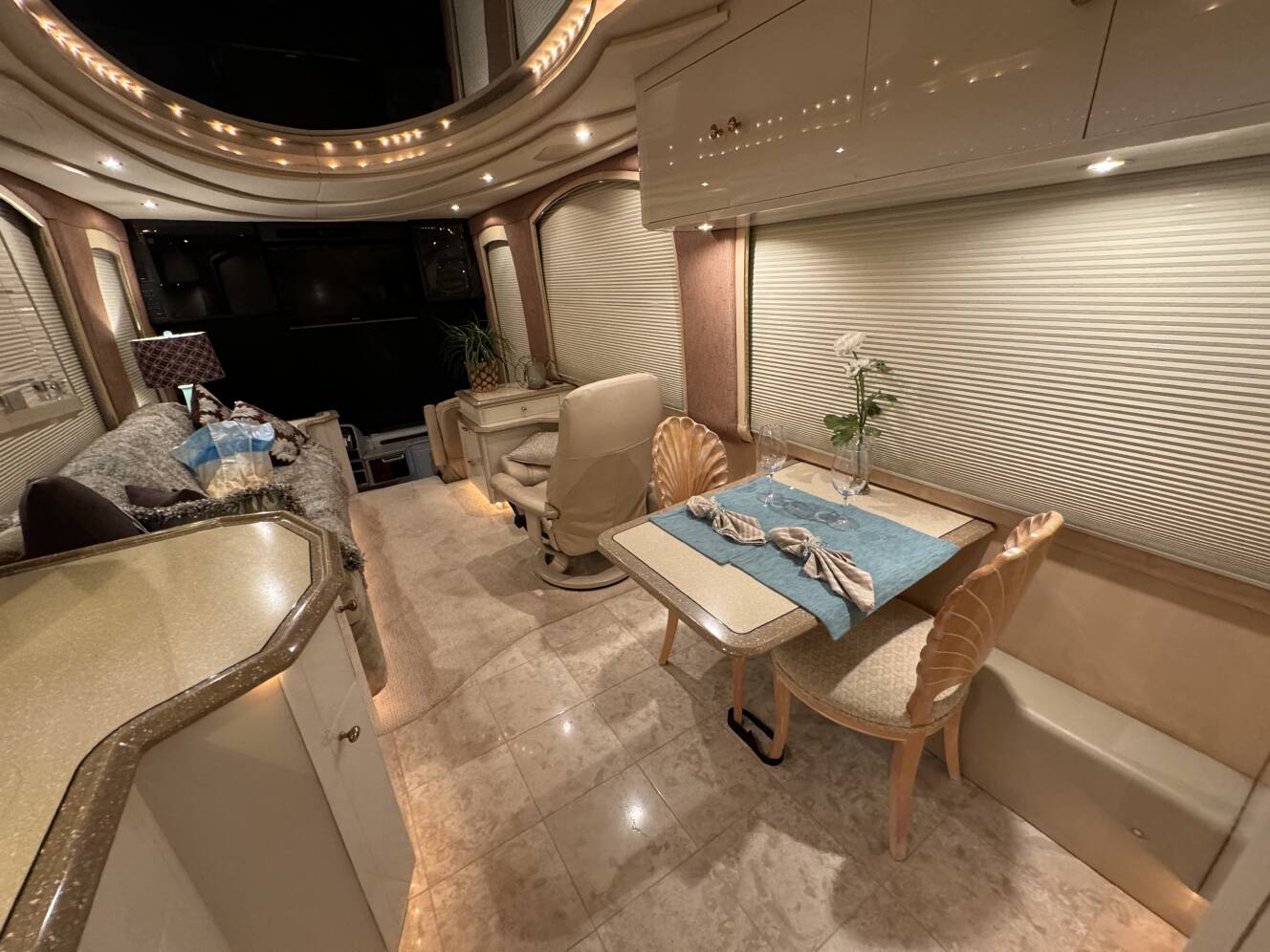 A photo of this 2000 Prevost LIBERTY 
