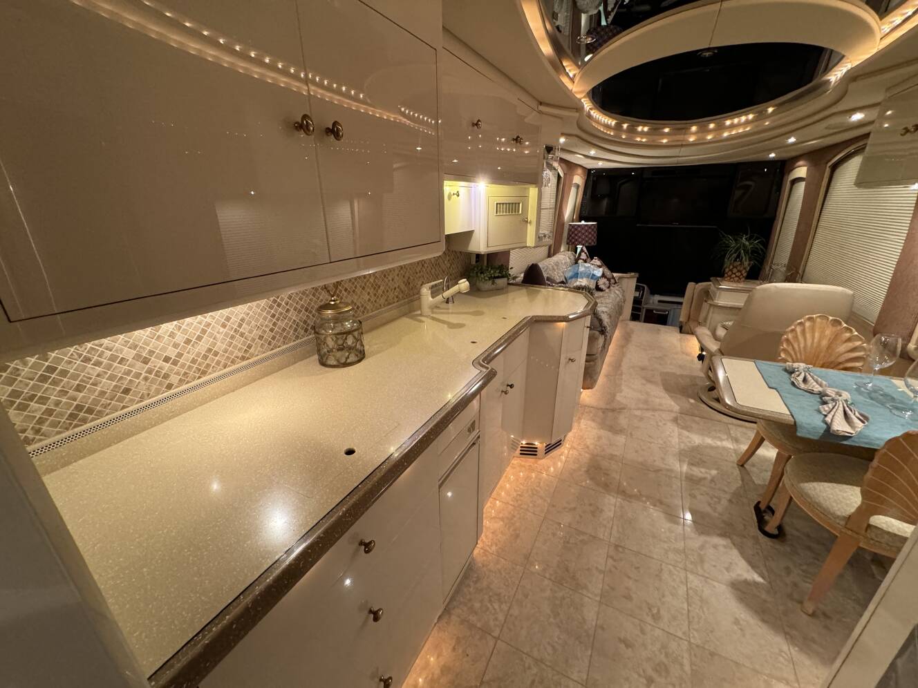 A photo of this 2000 Prevost LIBERTY 