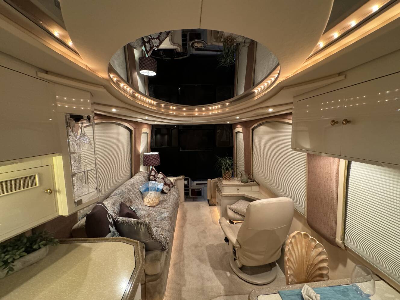 A photo of this 2000 Prevost LIBERTY 