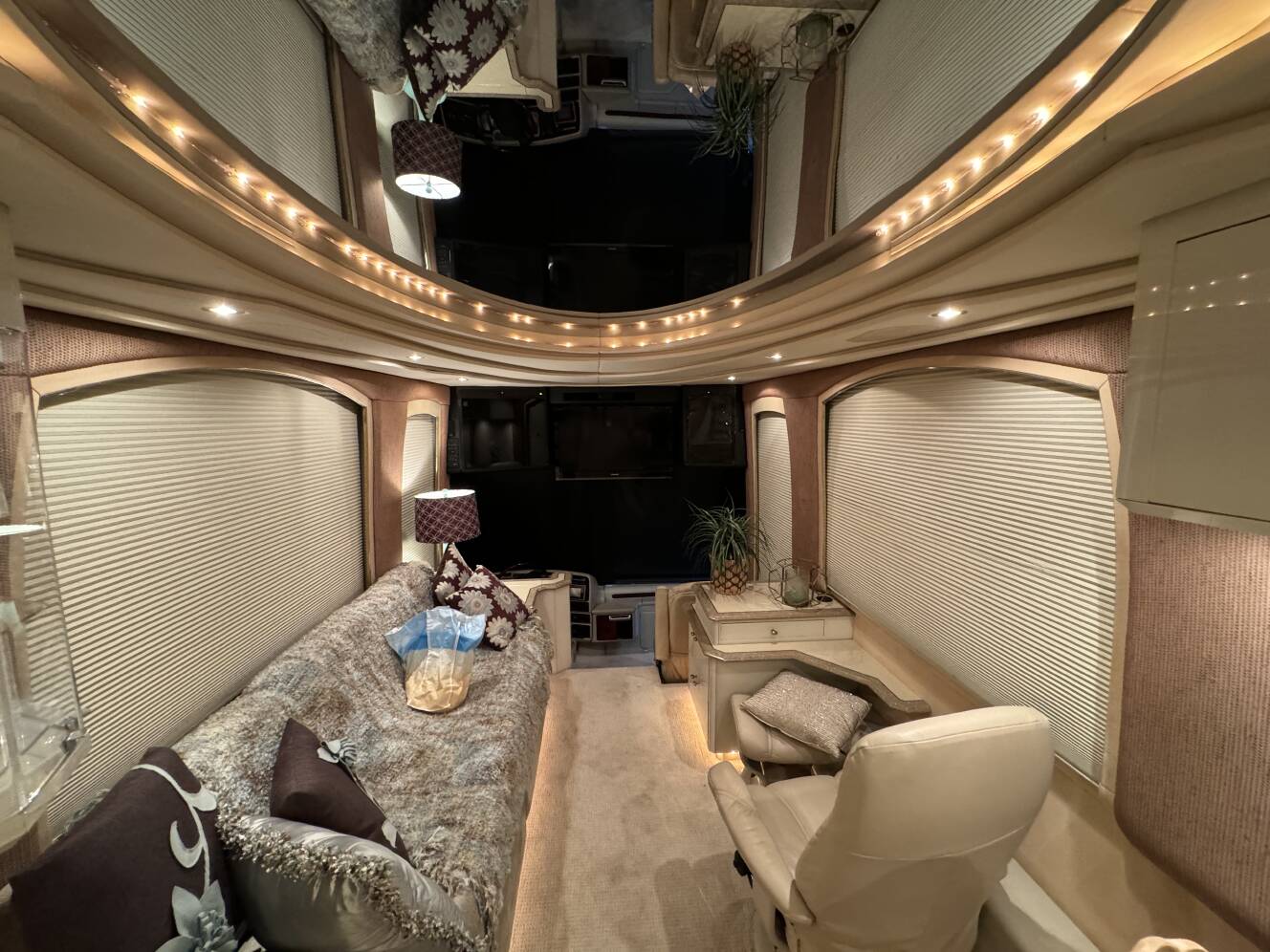 A photo of this 2000 Prevost LIBERTY 