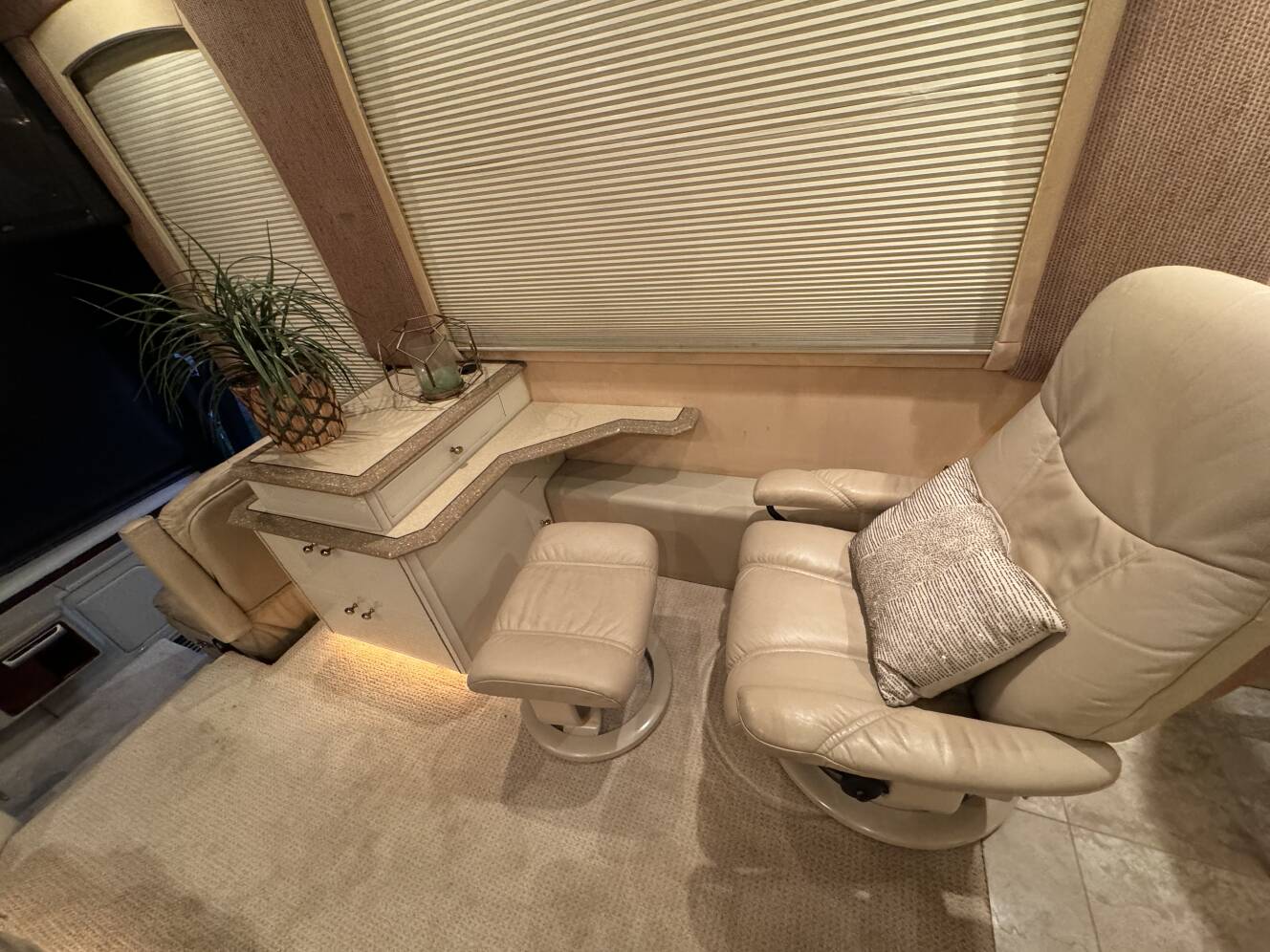 A photo of this 2000 Prevost LIBERTY 