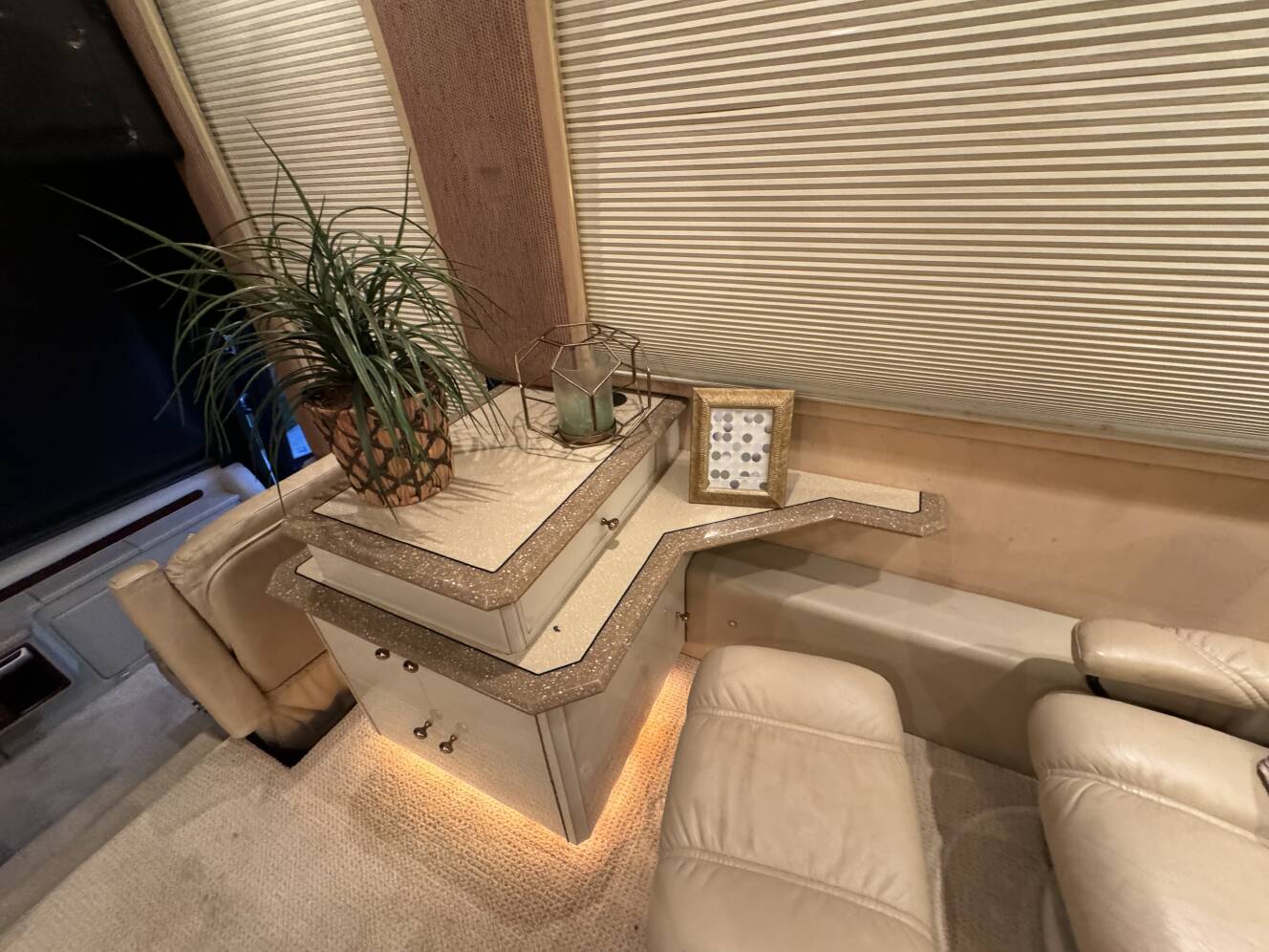 A photo of this 2000 Prevost LIBERTY 