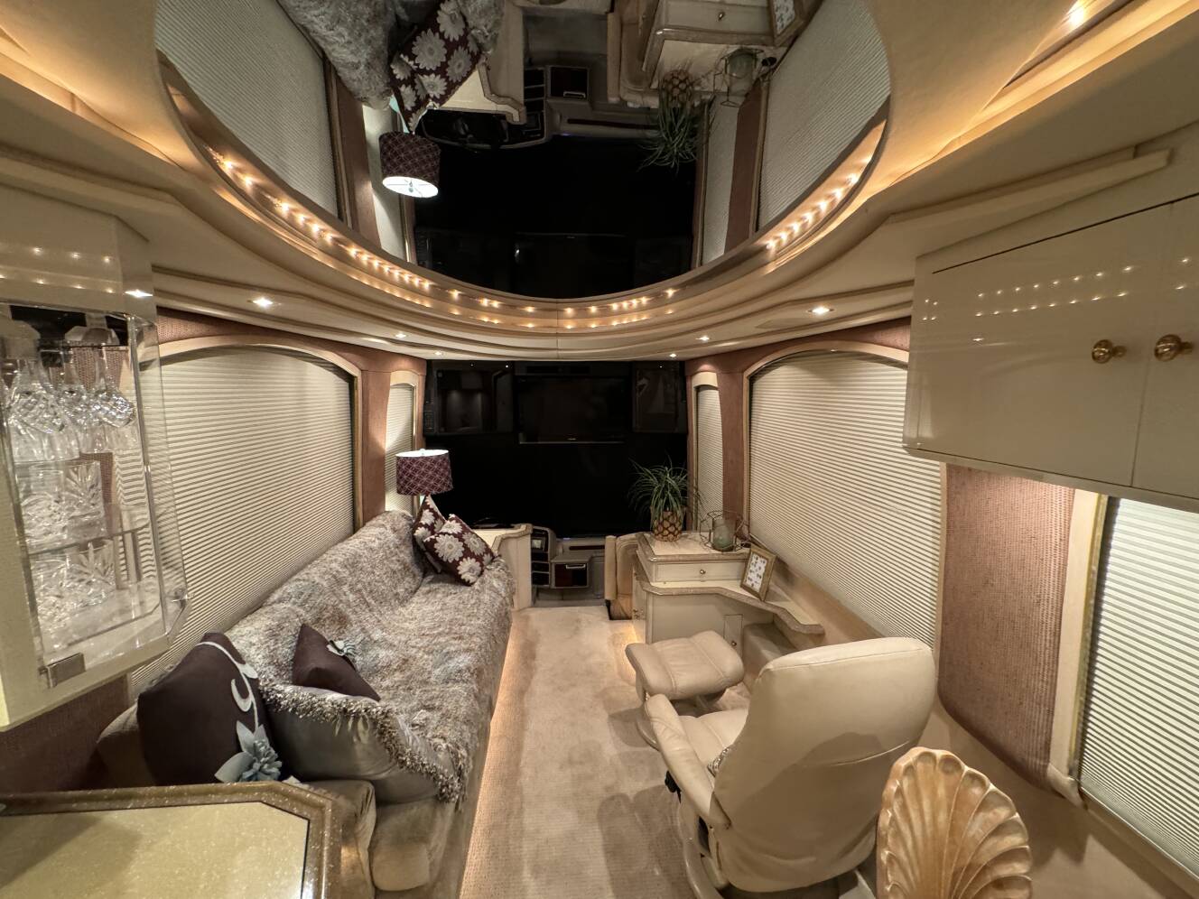 A photo of this 2000 Prevost LIBERTY 