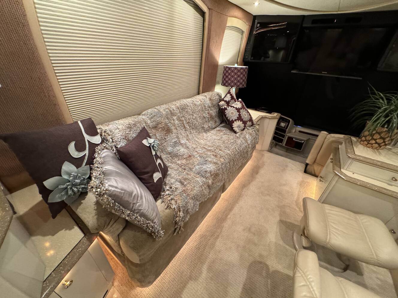A photo of this 2000 Prevost LIBERTY 