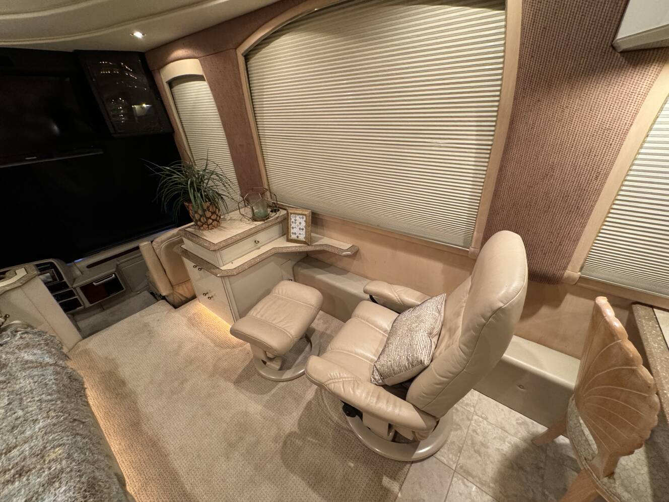 A photo of this 2000 Prevost LIBERTY 