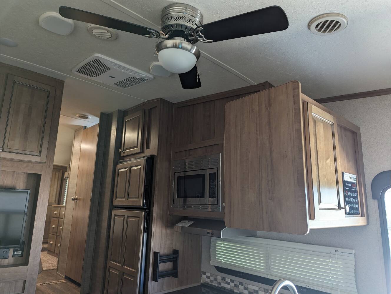 A photo of this 2018 Forest River ROCKWOOD SIGNATURE ULTRA LITE 8244BS