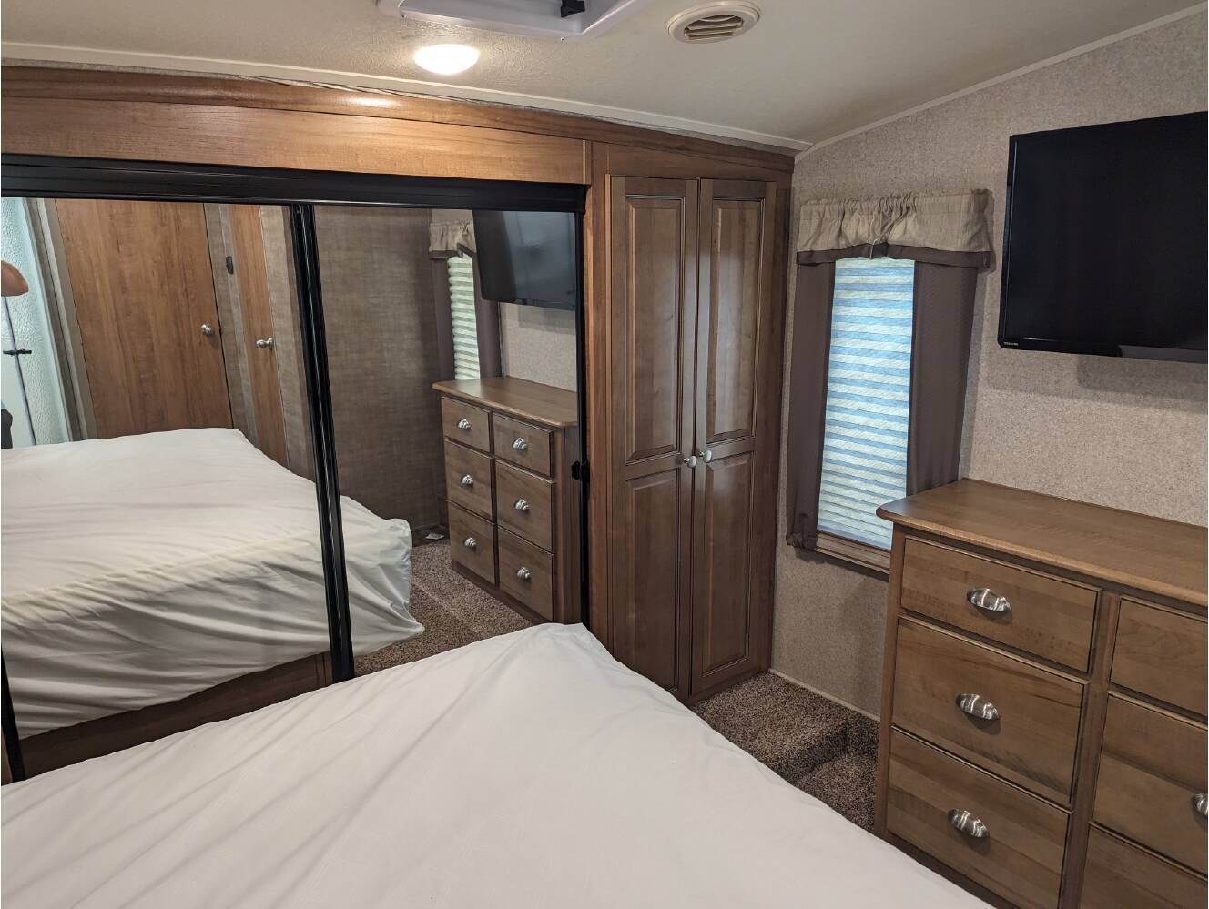 A photo of this 2018 Forest River ROCKWOOD SIGNATURE ULTRA LITE 8244BS