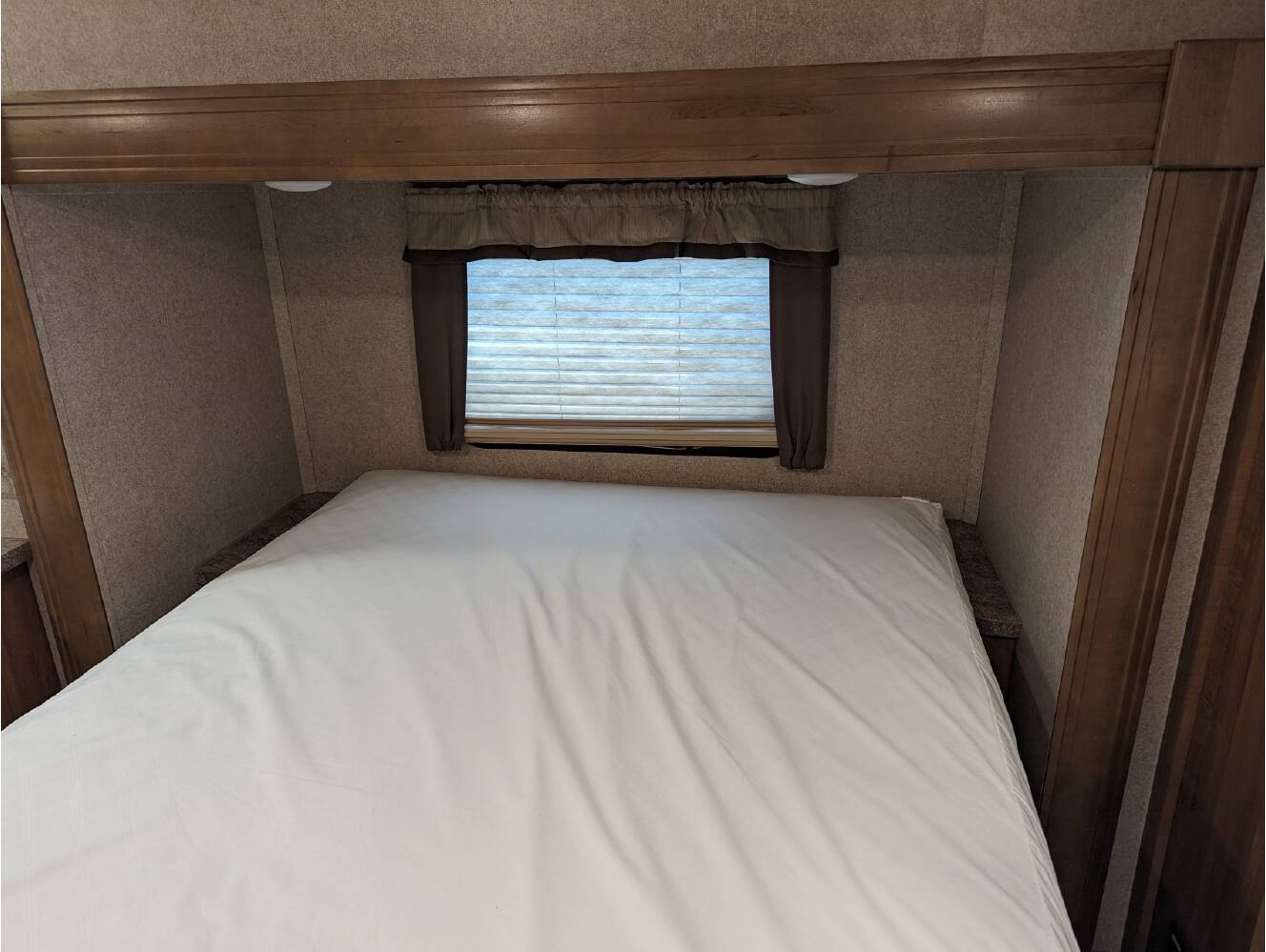 A photo of this 2018 Forest River ROCKWOOD SIGNATURE ULTRA LITE 8244BS