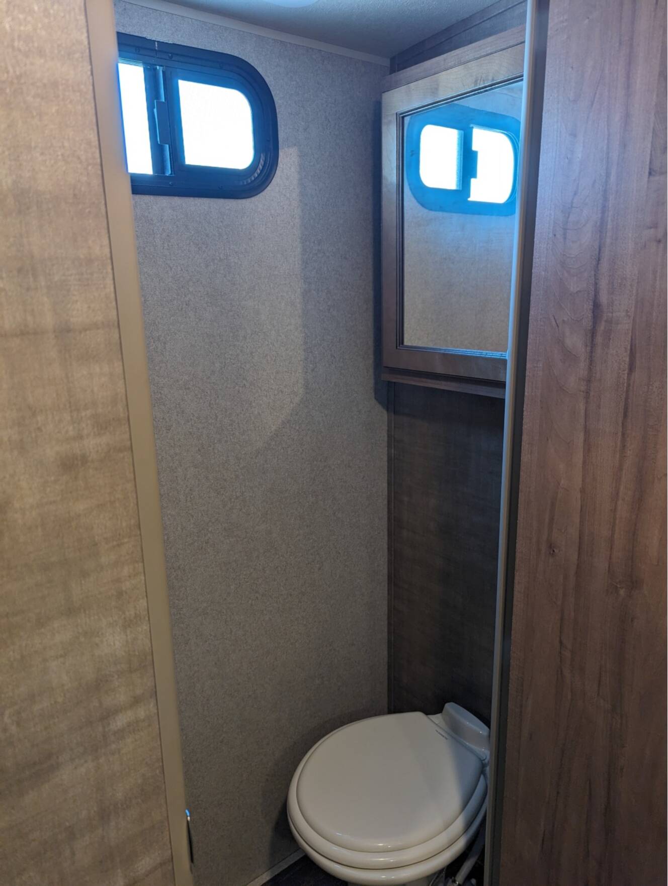 A photo of this 2018 Forest River ROCKWOOD SIGNATURE ULTRA LITE 8244BS