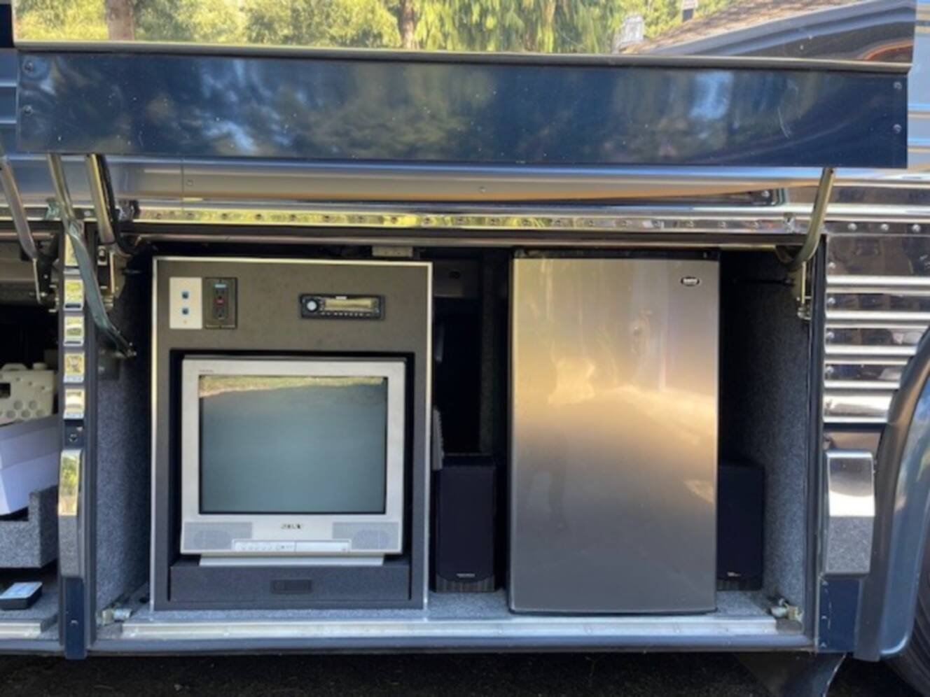 A photo of this 1999 Marathon PREVOST XL45