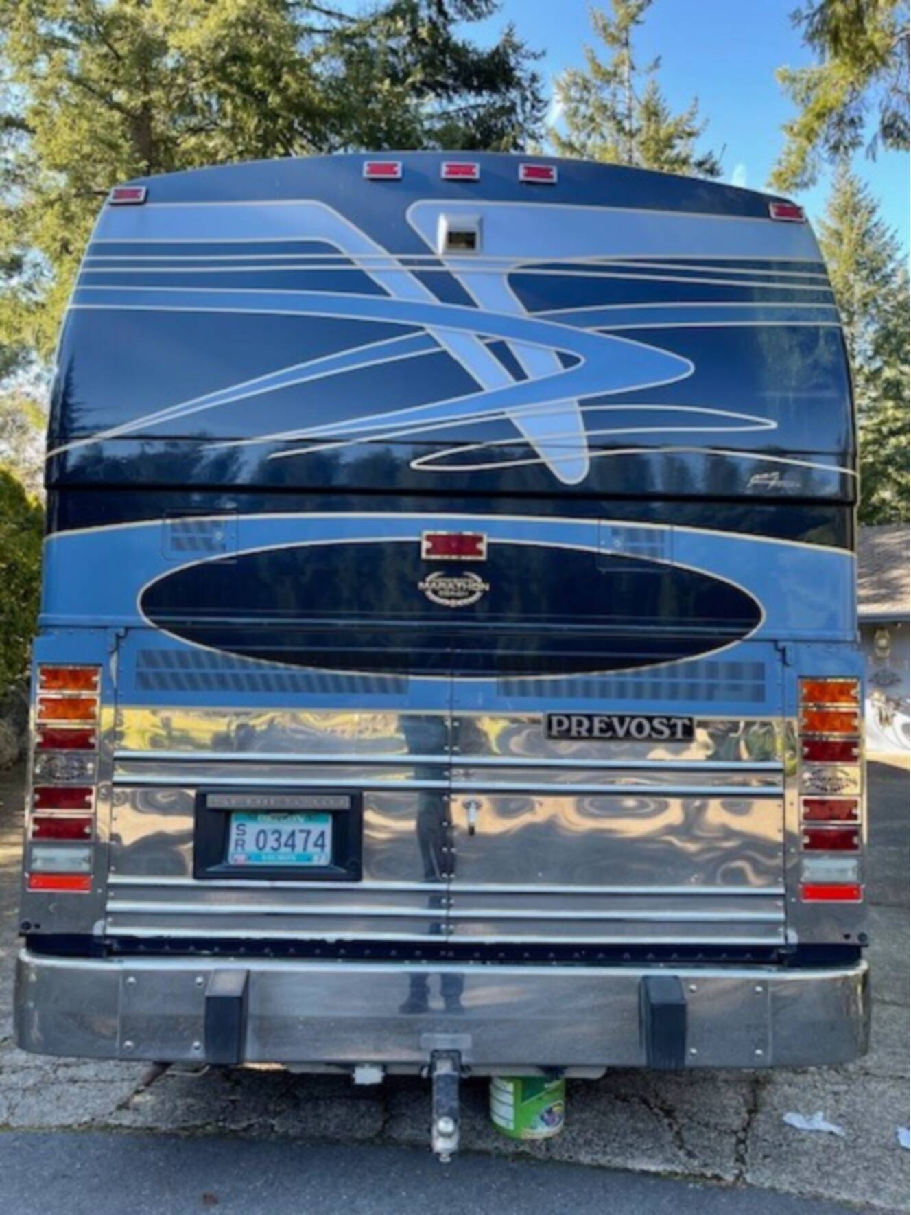 A photo of this 1999 Marathon PREVOST XL45