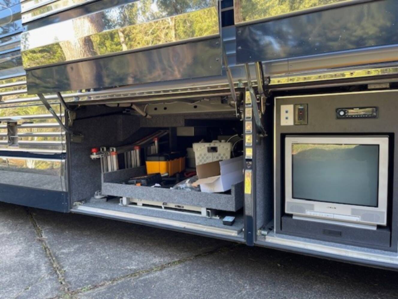 A photo of this 1999 Marathon PREVOST XL45