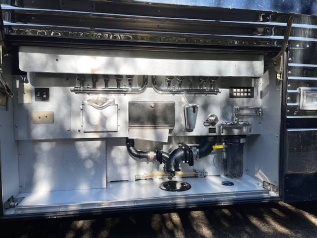 A photo of this 1999 Marathon PREVOST XL45