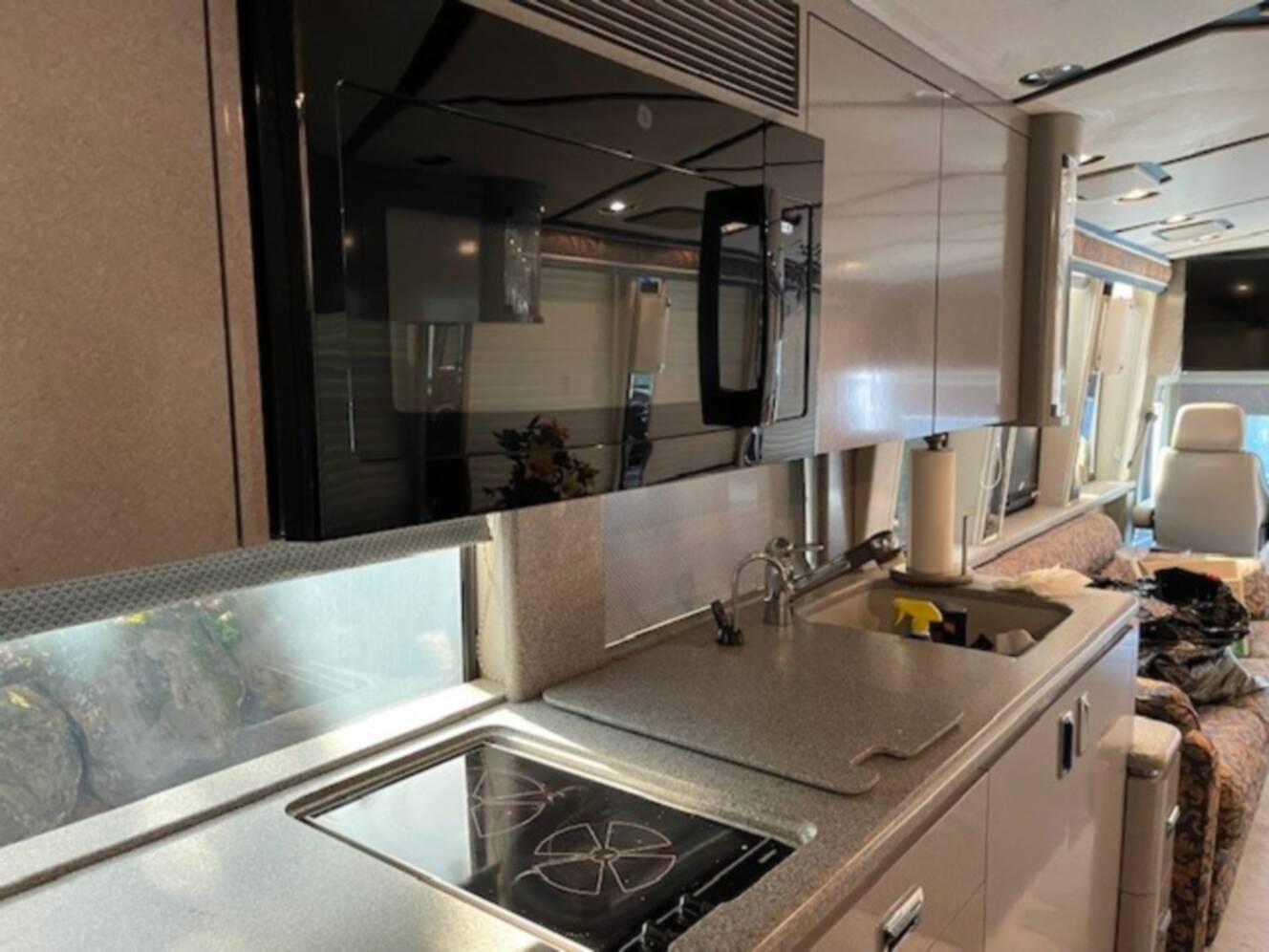 A photo of this 1999 Marathon PREVOST XL45