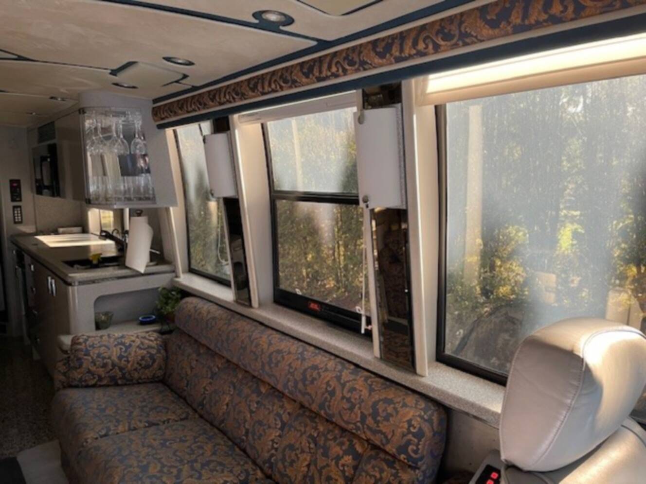A photo of this 1999 Marathon PREVOST XL45