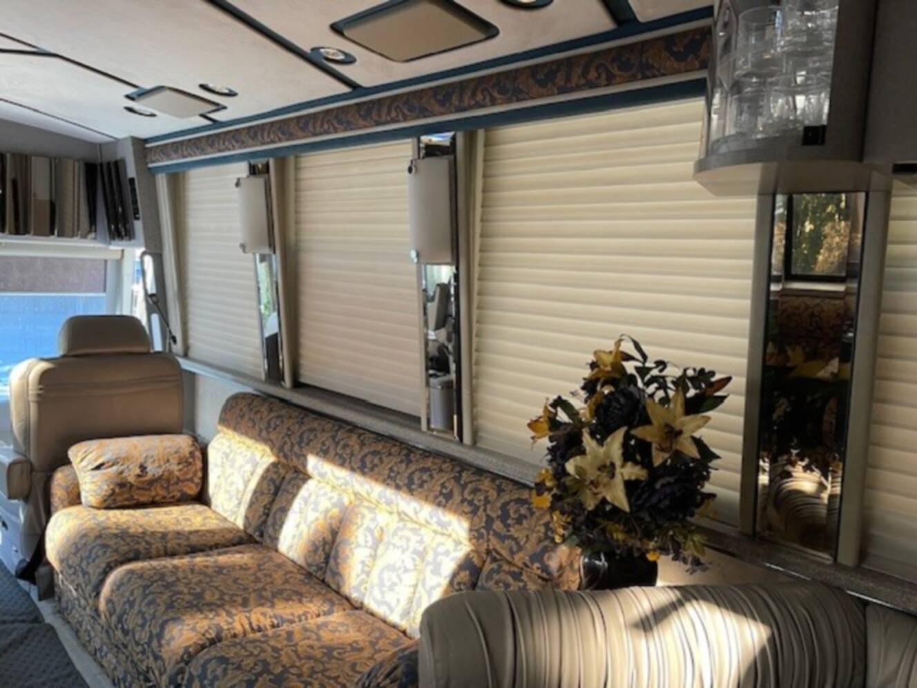 A photo of this 1999 Marathon PREVOST XL45