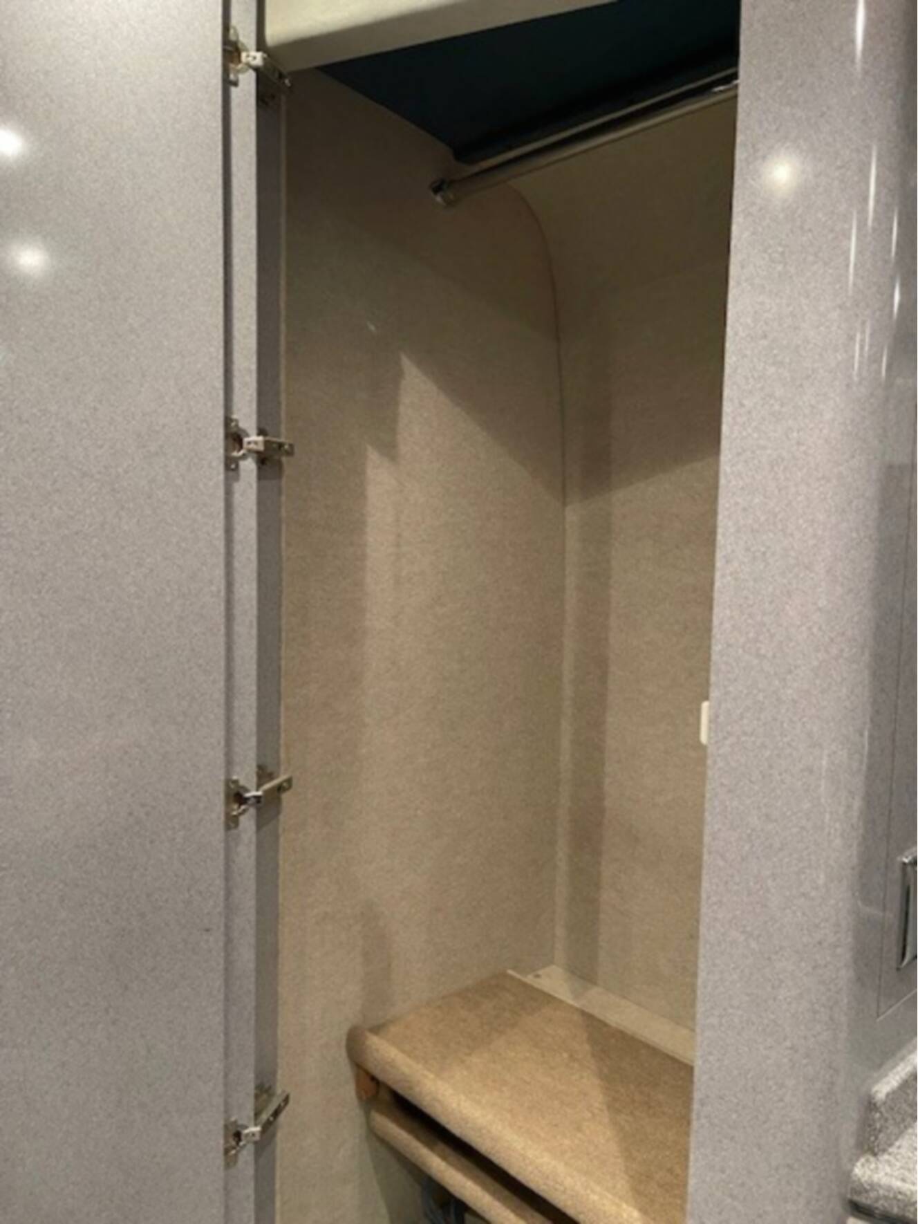 A photo of this 1999 Marathon PREVOST XL45