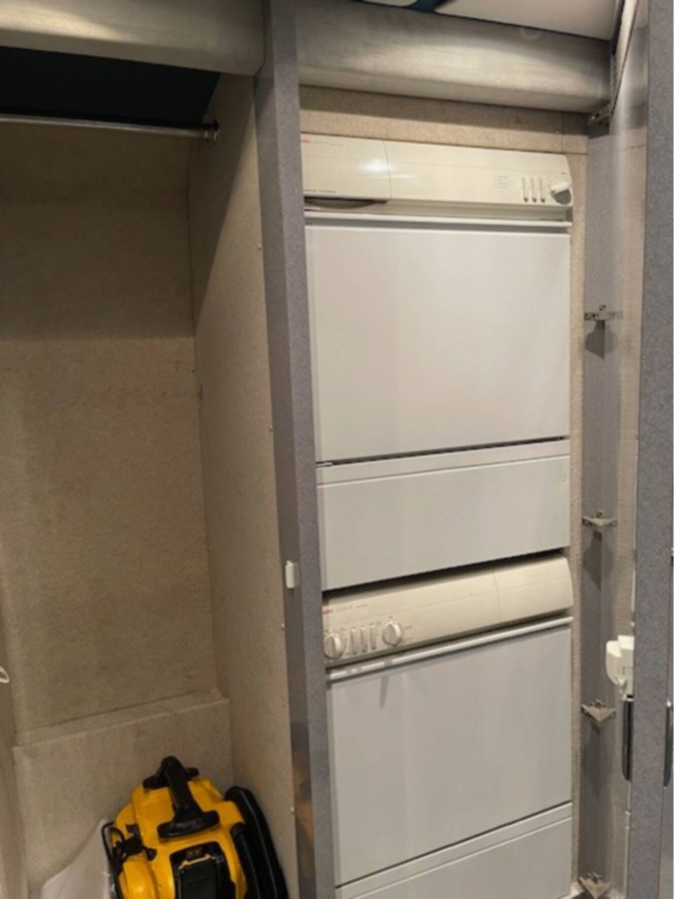 A photo of this 1999 Marathon PREVOST XL45
