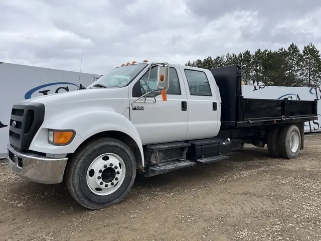2004 FORD F650 in East Wareham, MA