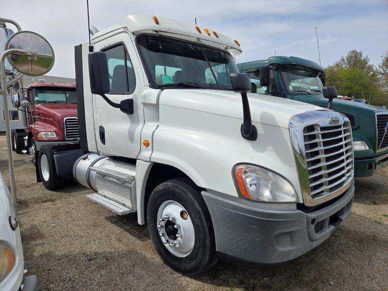 2015 FREIGHTLINER CASCADIA in Delta, OH