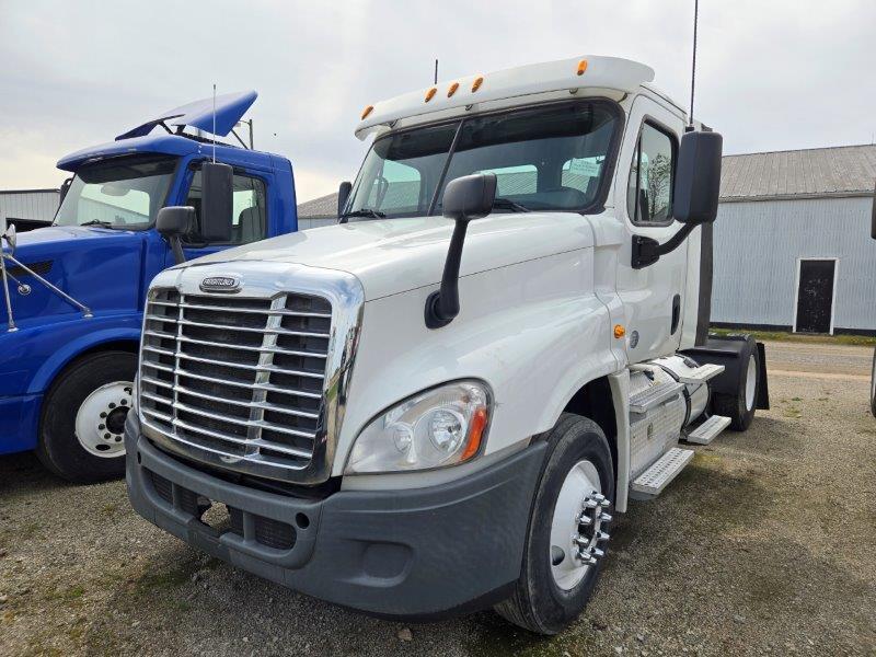 2015 FREIGHTLINER CASCADIA in Delta, OH