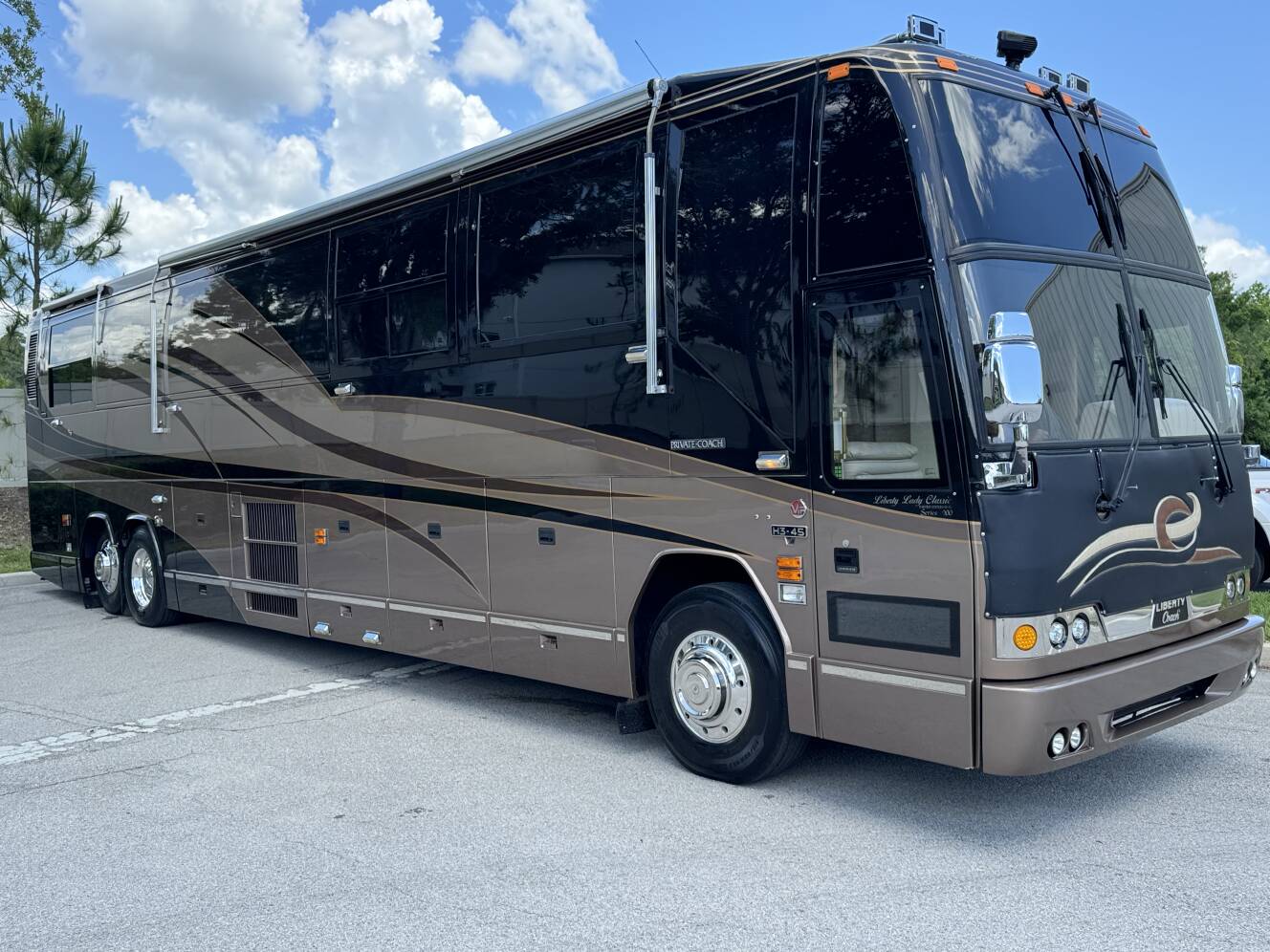 A photo of this 2000 Prevost LIBERTY 