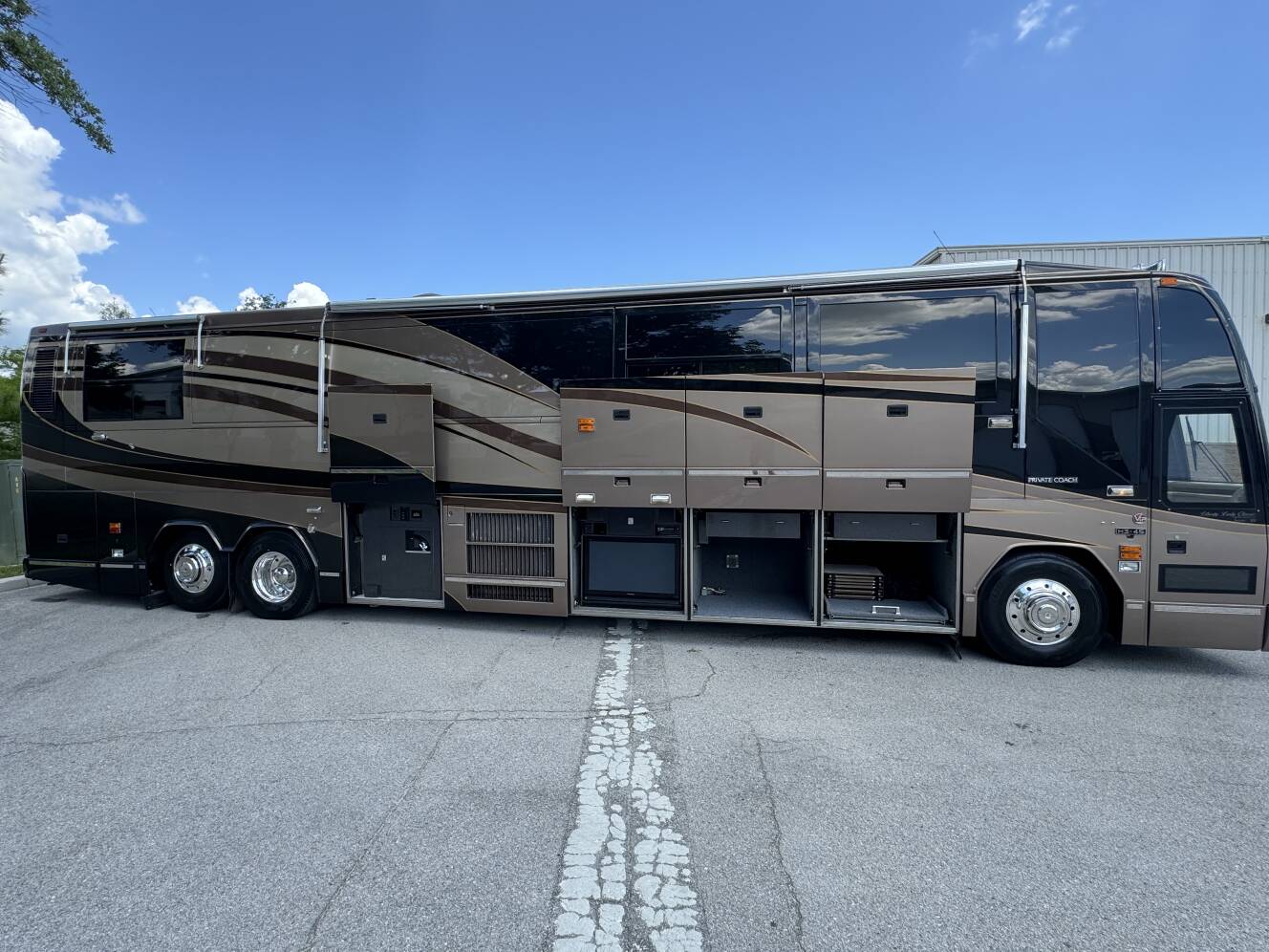 A photo of this 2000 Prevost LIBERTY 