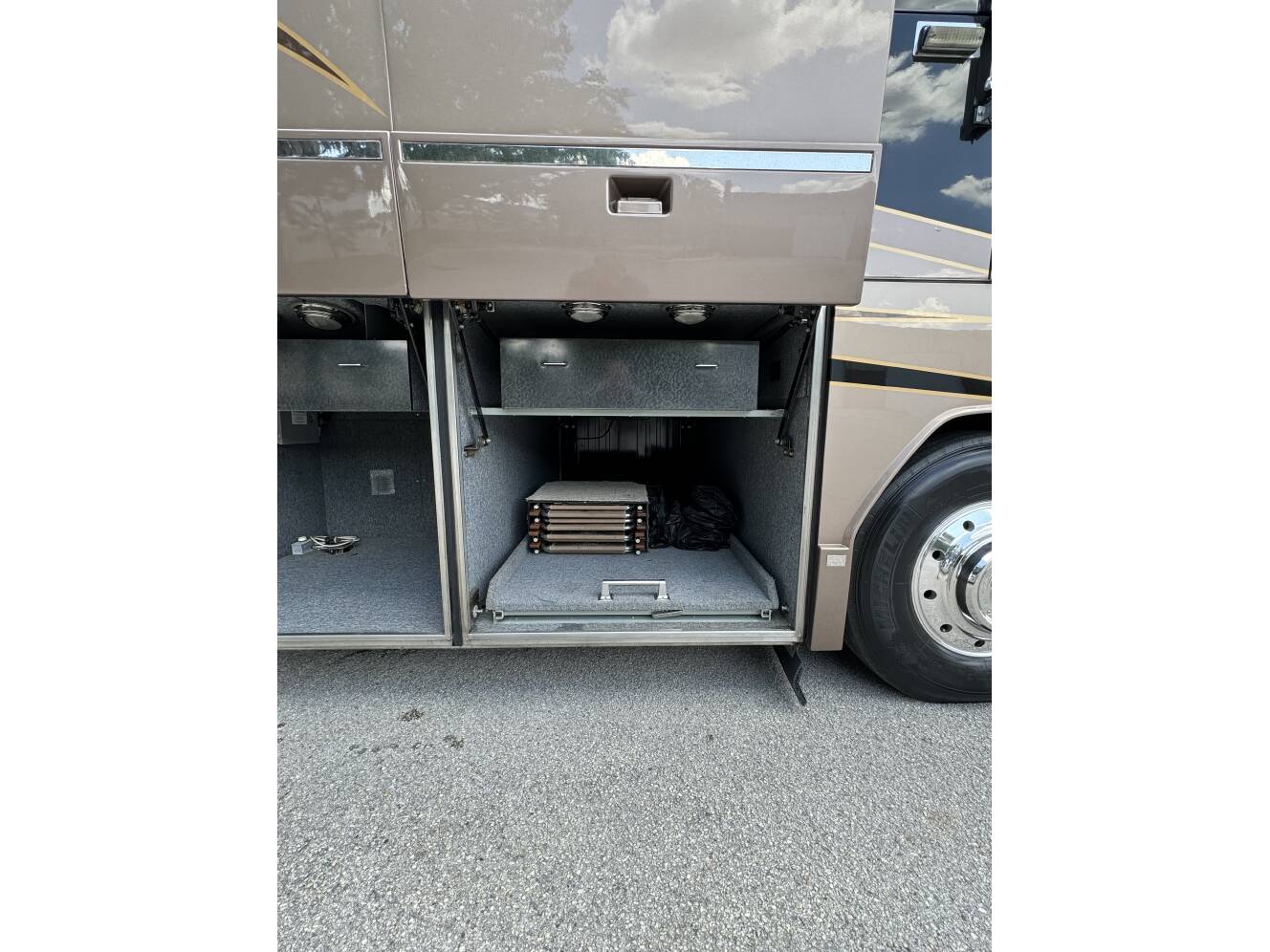 A photo of this 2000 Prevost LIBERTY 
