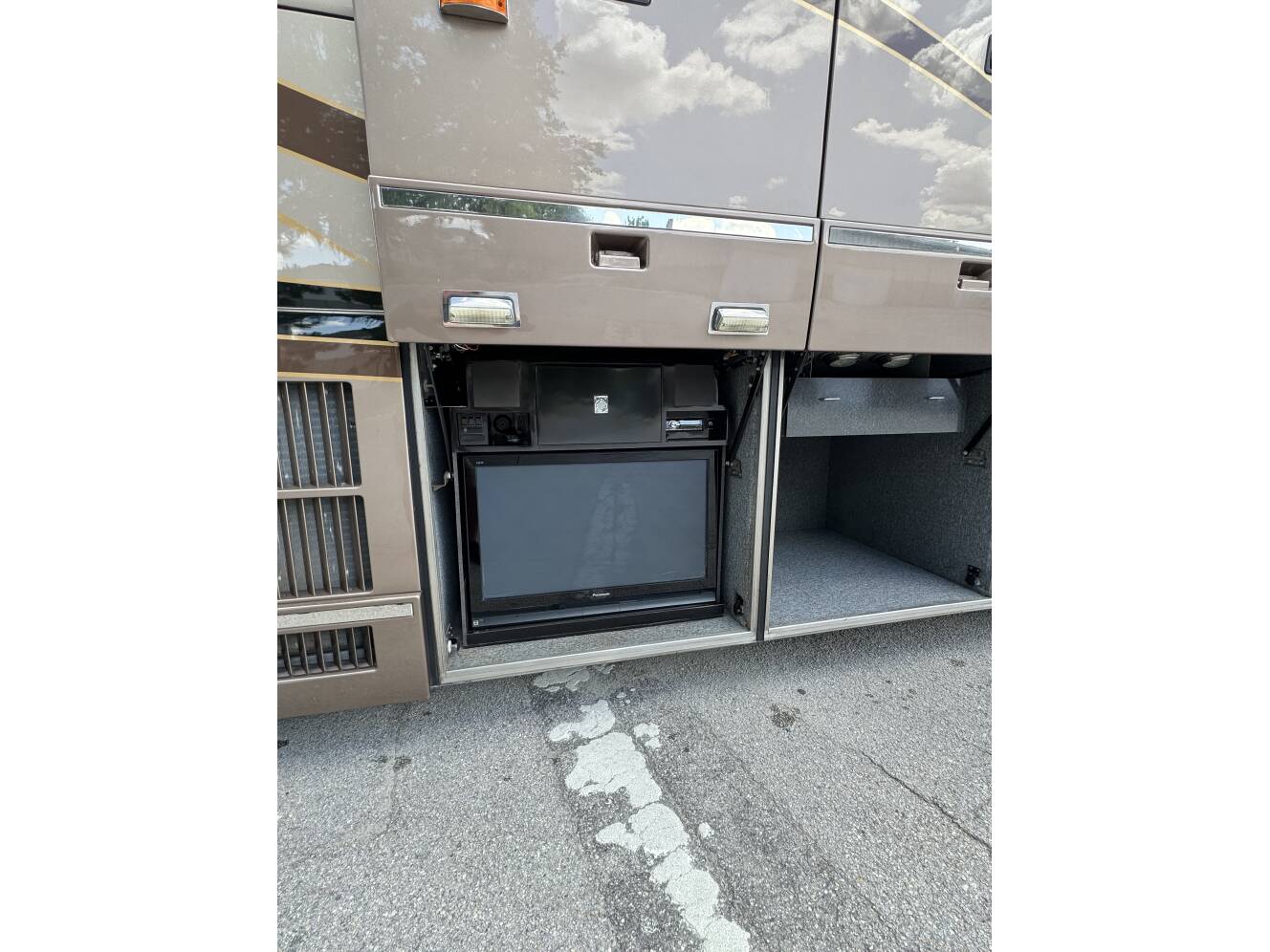 A photo of this 2000 Prevost LIBERTY 