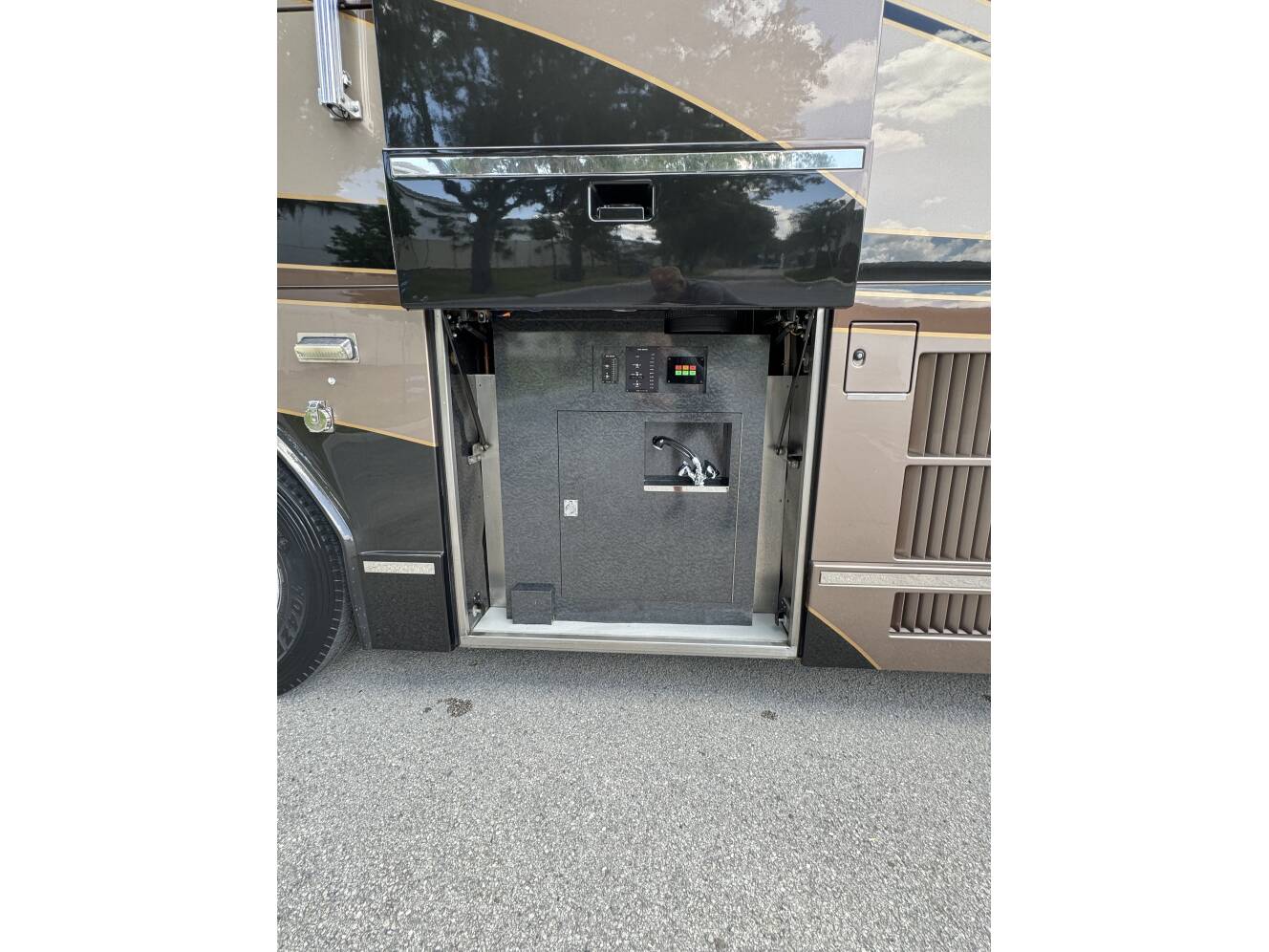 A photo of this 2000 Prevost LIBERTY 