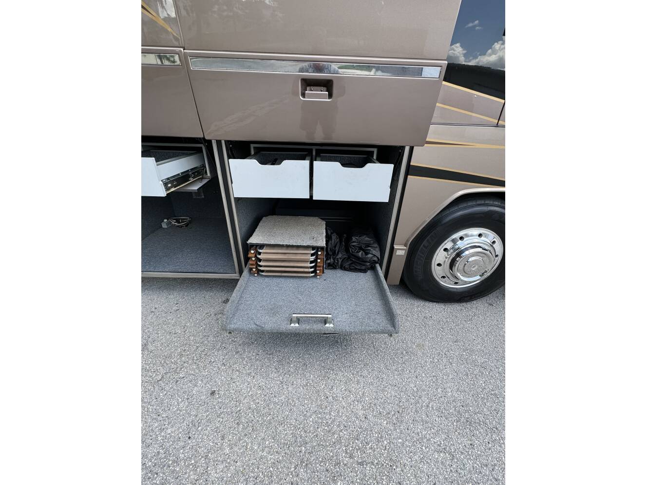 A photo of this 2000 Prevost LIBERTY 