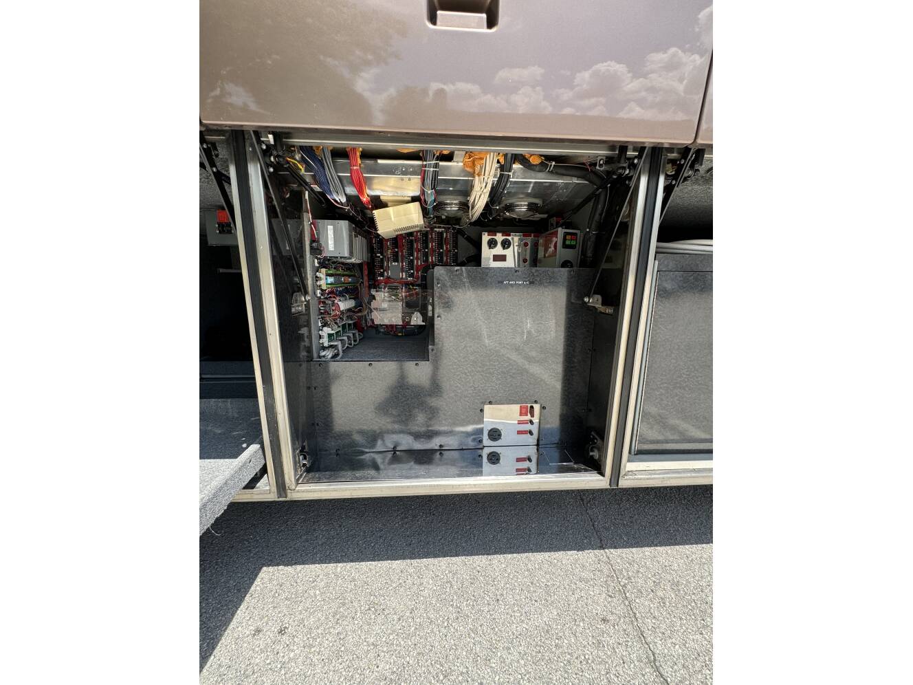 A photo of this 2000 Prevost LIBERTY 