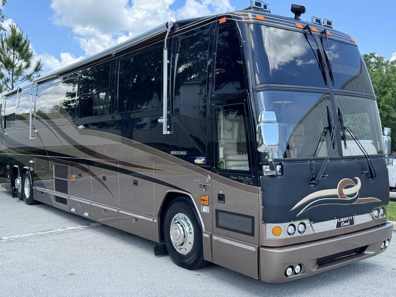 A photo of this 2000 Prevost LIBERTY 