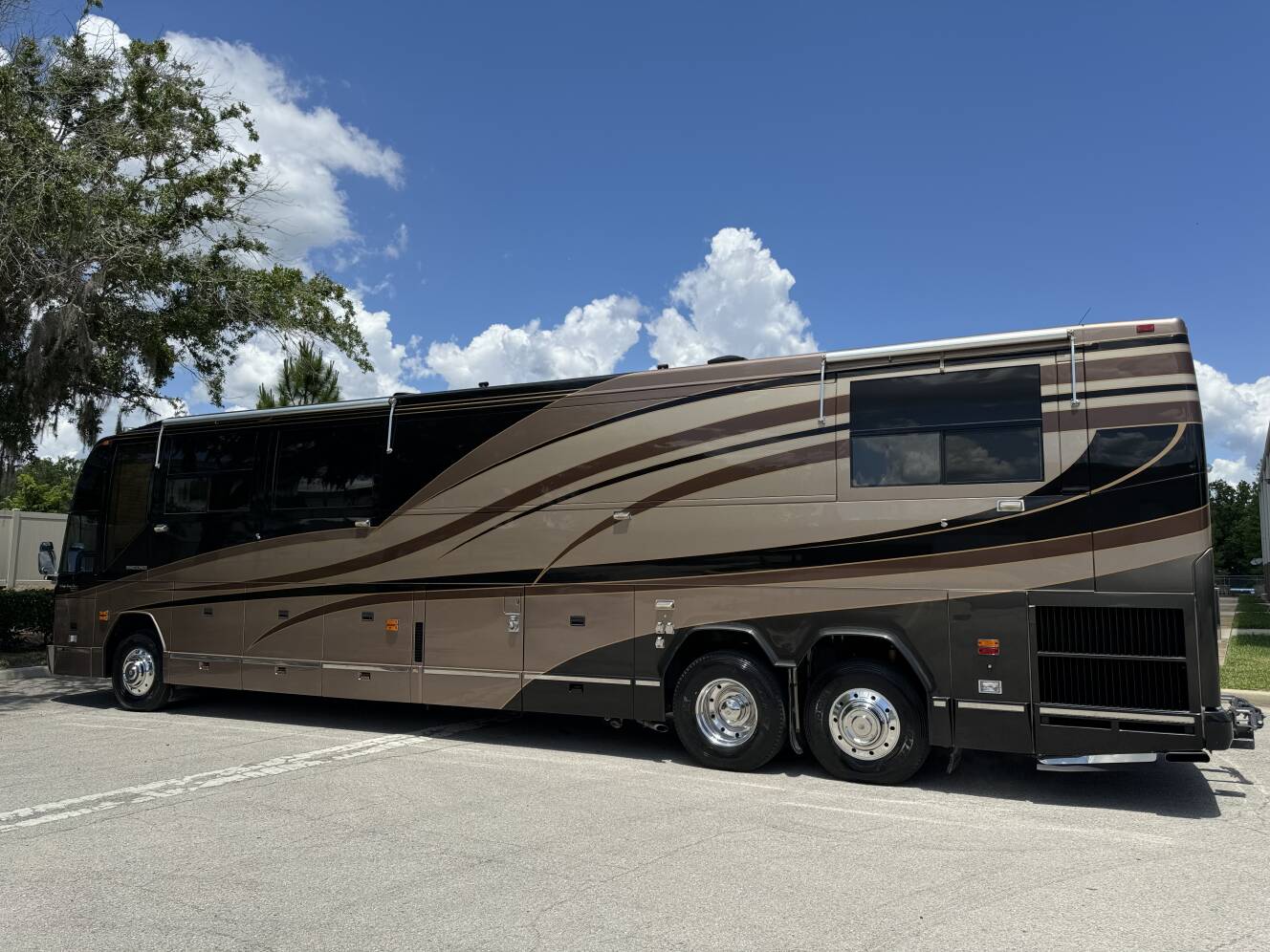 A photo of this 2000 Prevost LIBERTY 