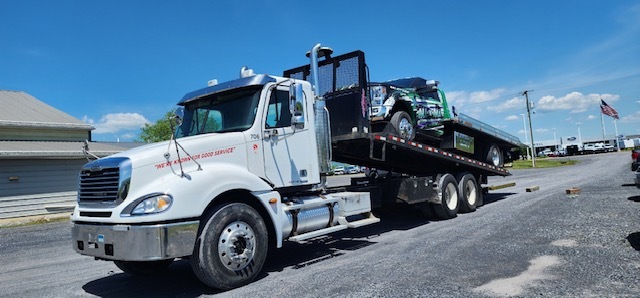 2005 FREIGHTLINER COLUMBIA in Edinburg, VA