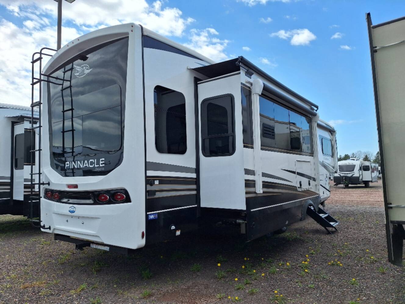 A photo of this 2024 Jayco Pinnacle 36SSWS