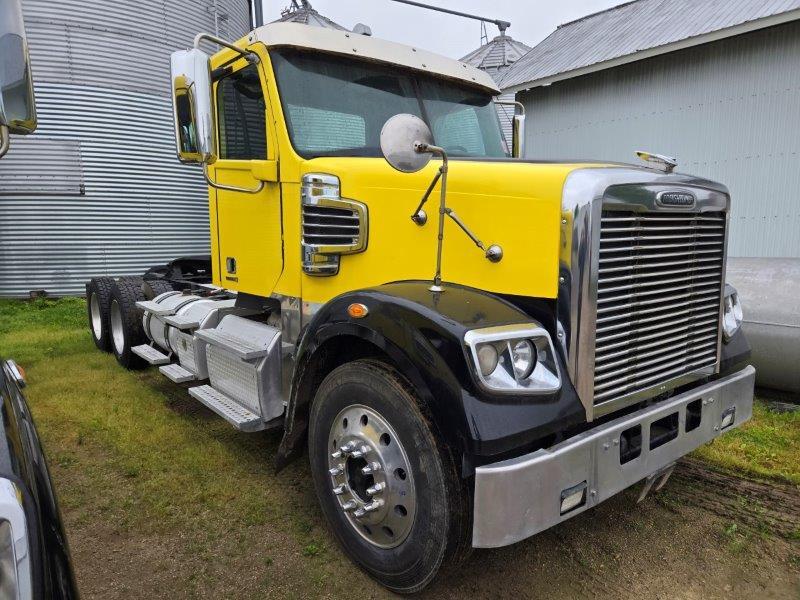 2014 FREIGHTLINER CORONADO in Delta, OH