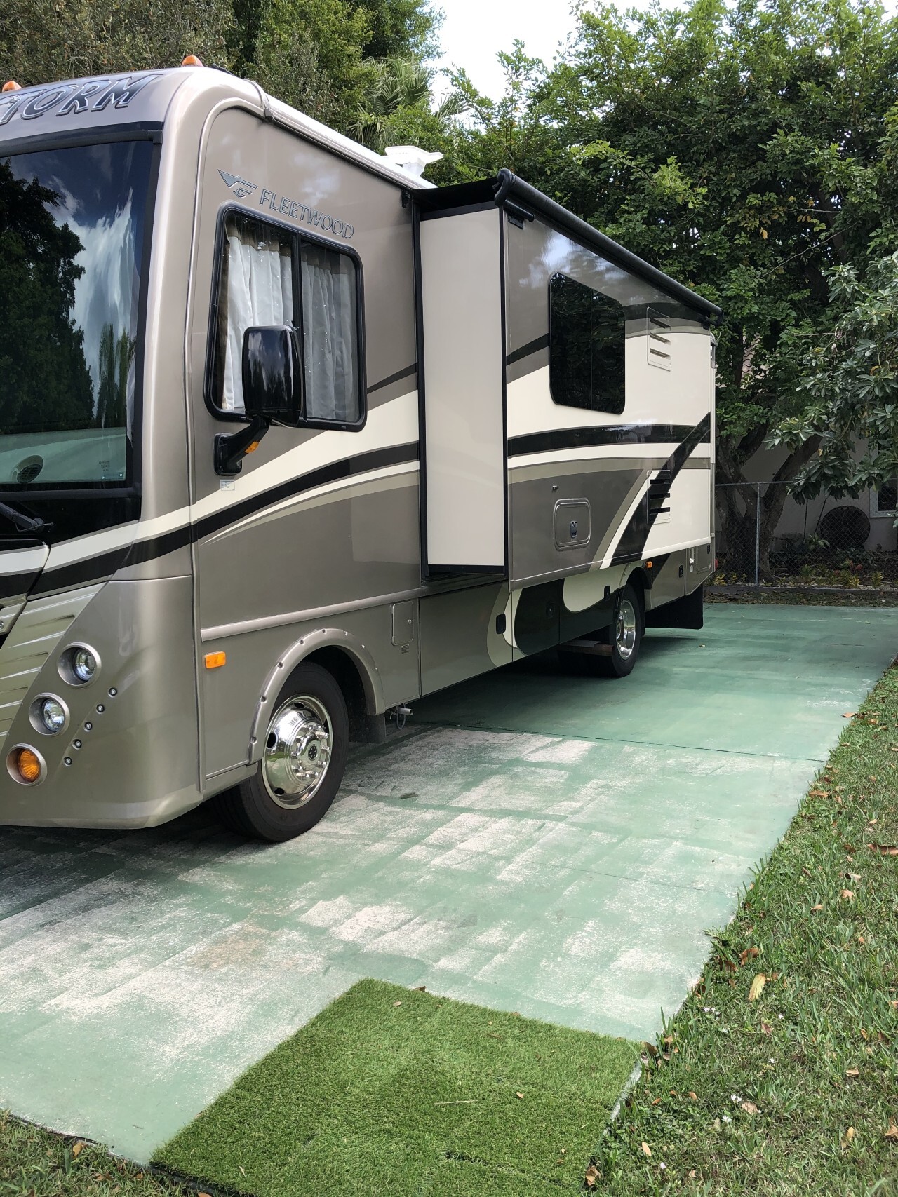 2016 Fleetwood STORM 28MS in miami FL