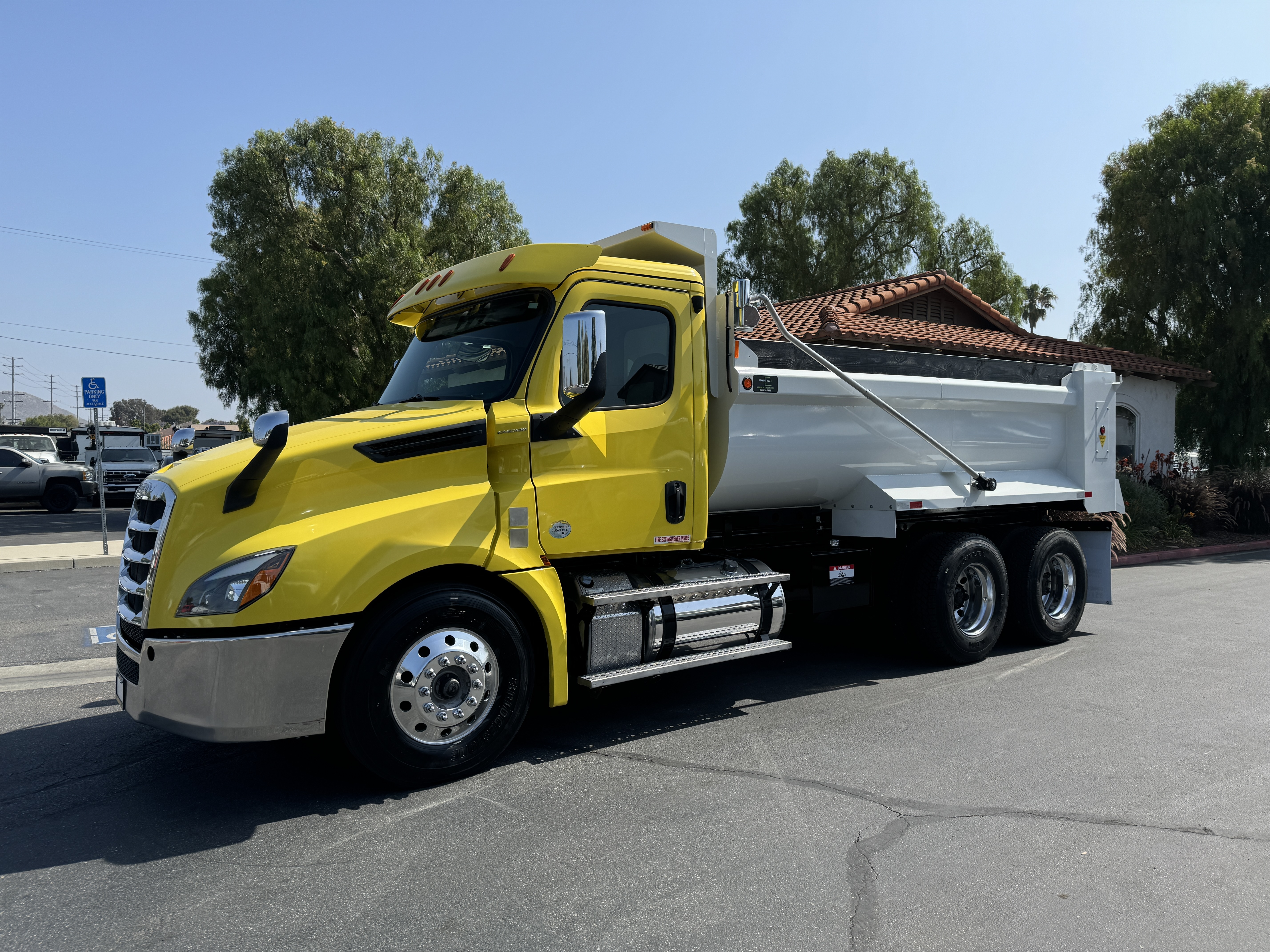 2019 FREIGHTLINER CASCADIA 126 in Norco, CA