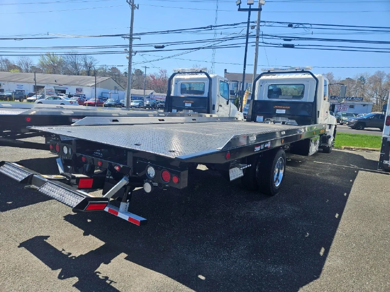 2024 HINO 22 FT ROLLBACK