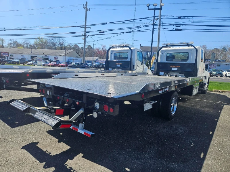 2024 HINO 22 FT ROLLBACK