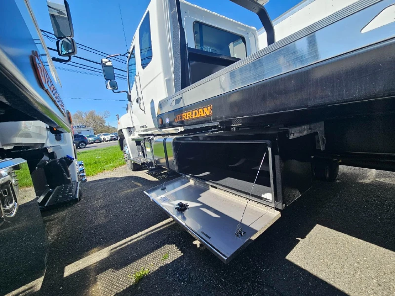 2024 HINO 22 FT ROLLBACK