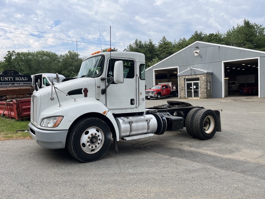 2014 KENWORTH T300 in East Wareham, MA