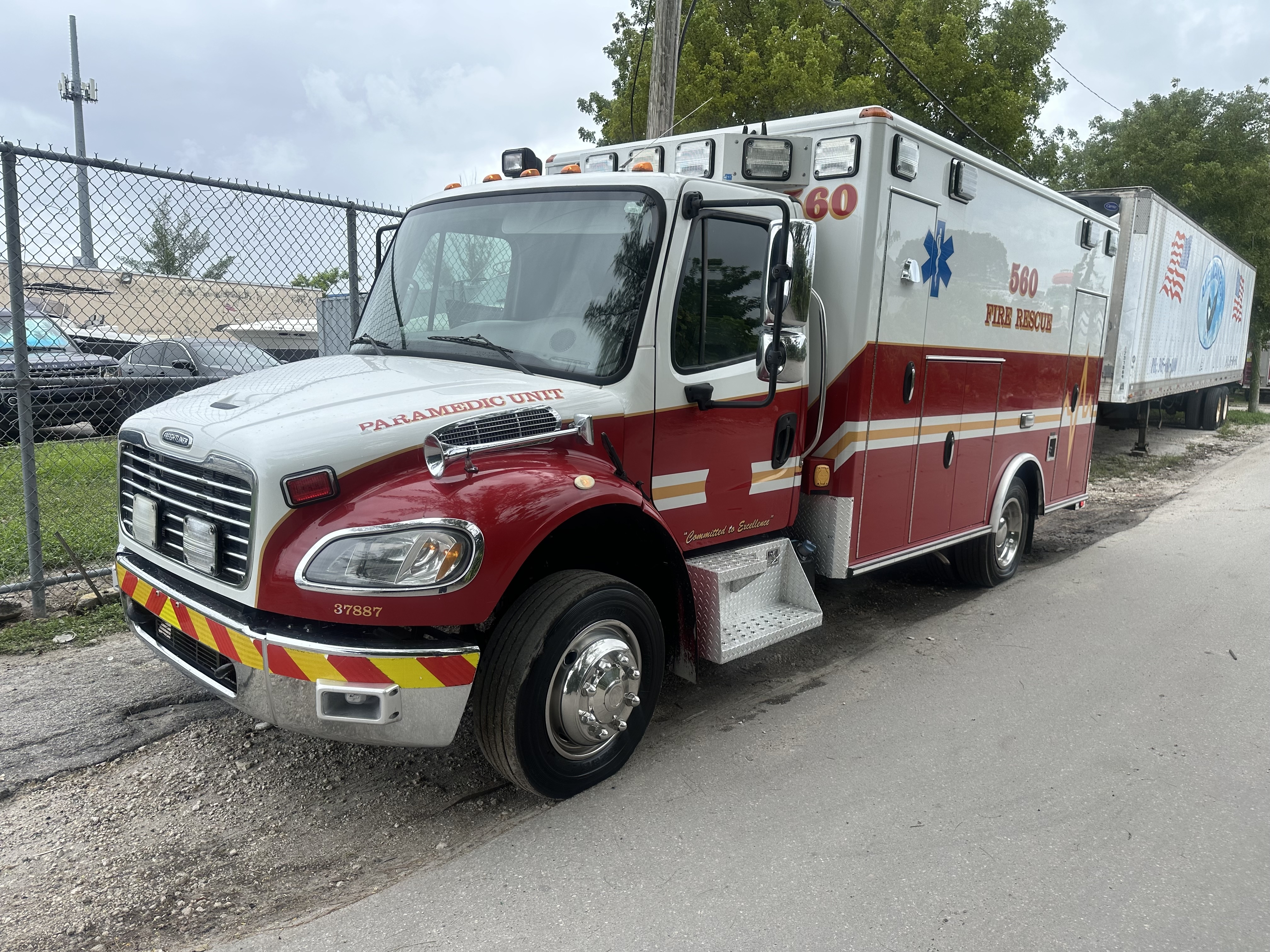 2015 FREIGHTLINER M2 in Miami, FL